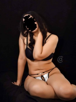 Lolly - Escort in Cairo - intimate haircut Shaved